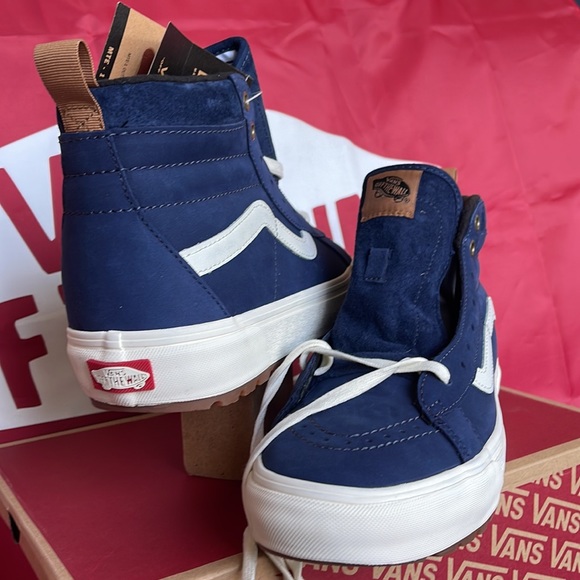 Vans Men’s Sk8-Hi Mte-1
Dress Blues/Nubuck
VN0A5HZYA07
boots - sneakers - Picture 10 of 16